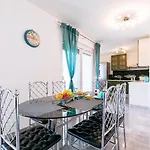 Appartement 3&4 Bedrooms Simona *