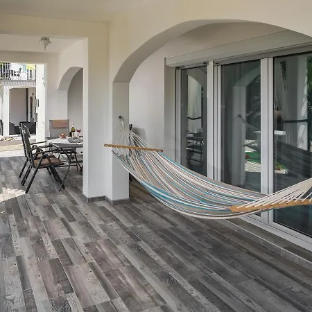 3 & 4 Bedrooms Simona Apartment *