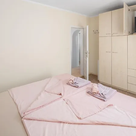 3 & 4 Bedrooms Simona *