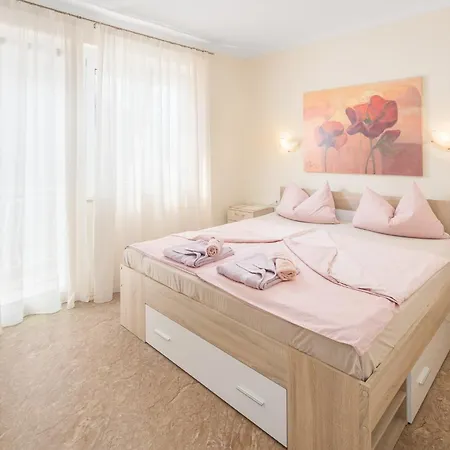 3 & 4 Bedrooms Simona Apartment Porec