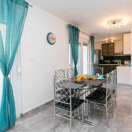 3 & 4 Bedrooms Simona Apartment Porec