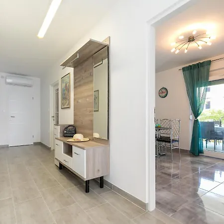 Apartment 3 & 4 Bedrooms Simona Porec