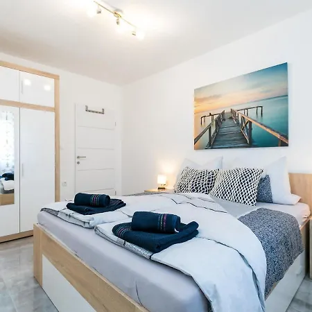 Apartment 3 & 4 Bedrooms Simona Porec
