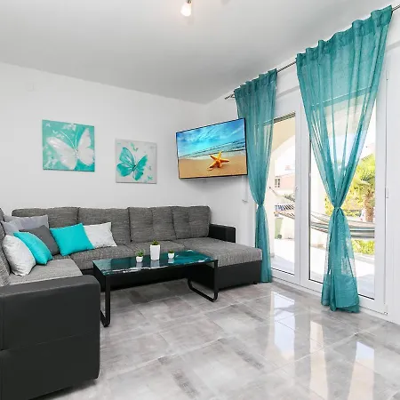 Apartment 3 & 4 Bedrooms Simona Porec