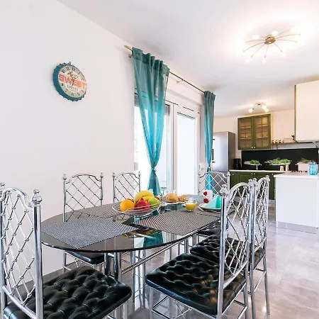 Apartment 3 & 4 Bedrooms Simona *