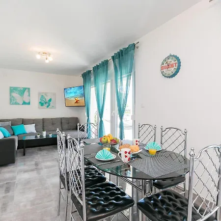 3 & 4 Bedrooms Simona Apartment Porec