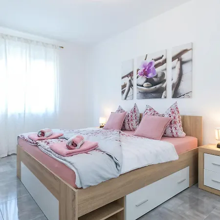 3 & 4 Bedrooms Simona *