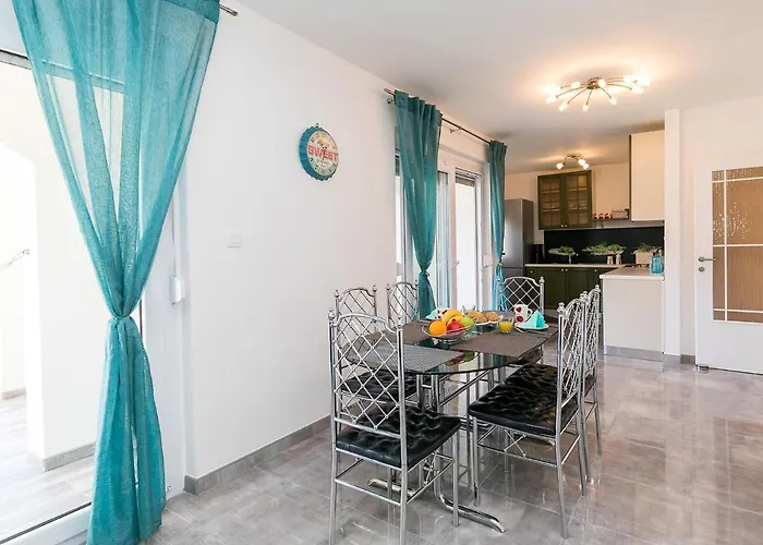 3 & 4 Bedrooms Simona شقة بوريتش
