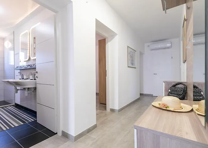 3 & 4 Bedrooms Simona شقة