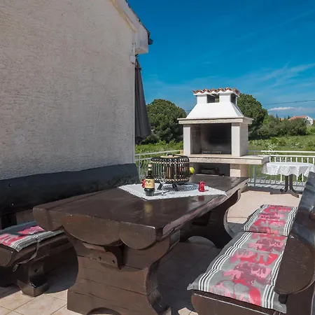 3 & 4 Bedrooms Simona Daire *